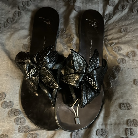 Beautiful brand new sandals - Picture 3 of 5